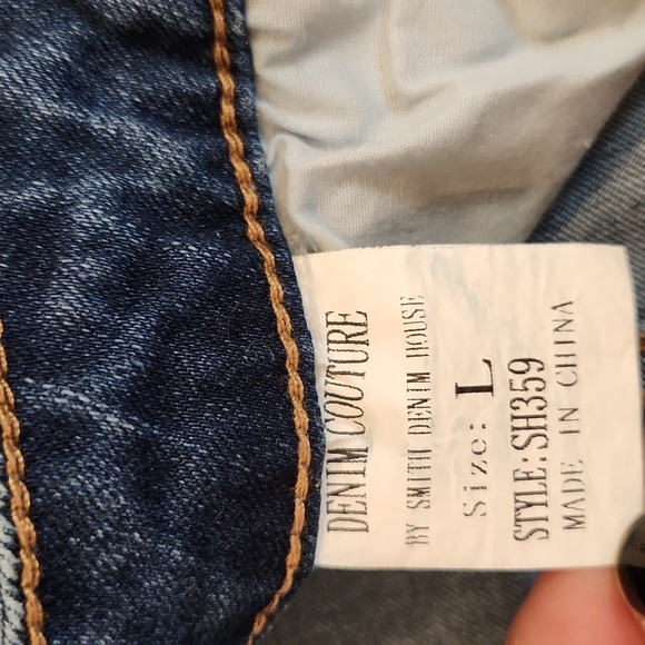 Juniors Red Denim Couture distressed shorts size L. - Picture 6 of 9